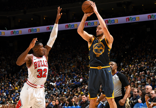 NBA-东契奇补时争议三分绝杀勇士，终结对手七连胜登顶西部引热议